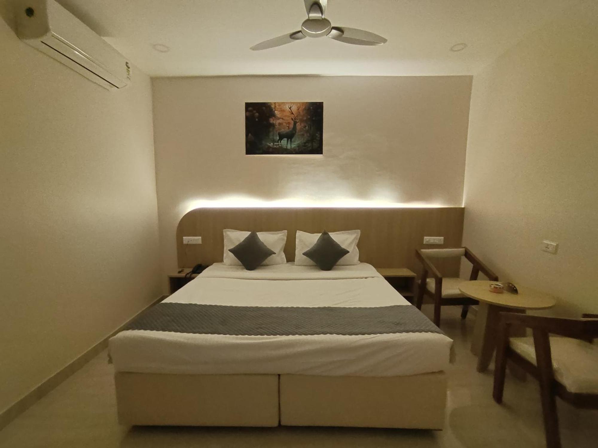 Hotel Meridian Blue Warangal Exterior foto